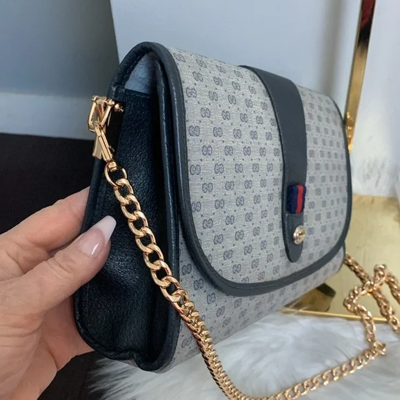 ❌SOLD❌Authentic vintage Gucci navy micro GG pouch clutch converted to crossbody - Picture 9 of 17
